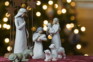 http://stiricrestine.ro/wp-content/uploads/2012/12/Nativity_tree2011.jpg