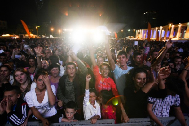 Campanie masivă de evanghelizare în Albania cu Luis Palau