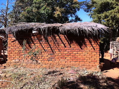 Acoperiș nou pentru familia Masten (Malawi)