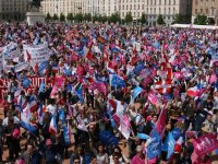FRANȚA: Continuă manifestațiile împotriva căsătoriei persoanelor de același sex