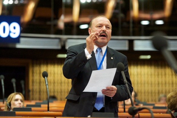 Deputatul moldovean Valeriu Ghileţchi respinge Rezoluţia privind discriminarea persoanelor “transgender”