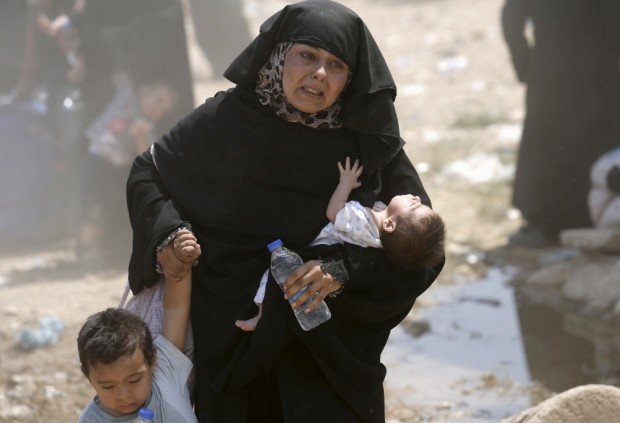 ISIS crucifică doi copii din cauză că au mâncat în timpul Ramadanului