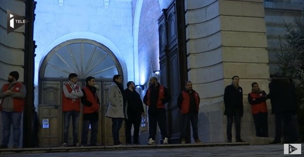 Musulmanii din Franța au păzit o biserică în seara de Crăciun, ca să-i apere pe creștini de un eventual atac terorist