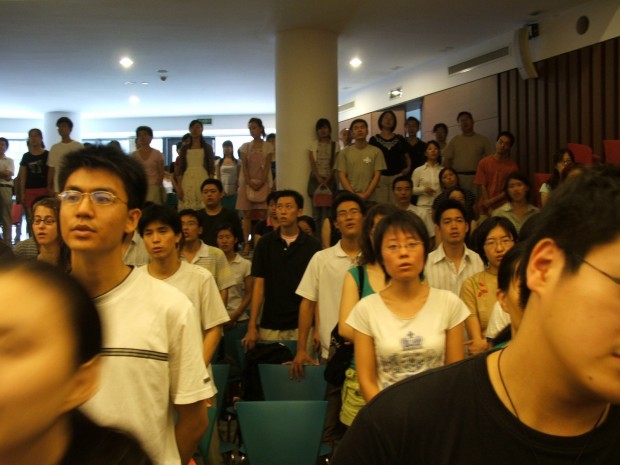 SUA: Crește numărul de studenți chinezi care îl acceptă pe Isus Hristos