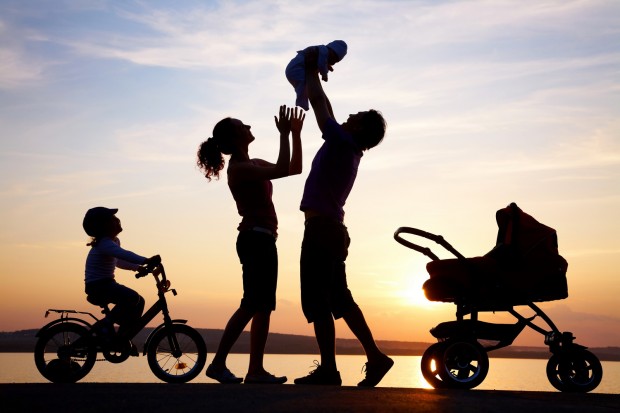 Românii se unesc pentru a salva căsătoria și familia tradițională românească