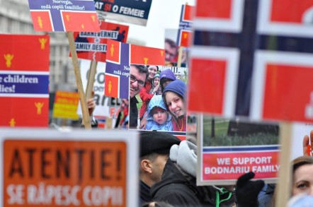 Protest global pentru familia Bodnariu în București și alte peste 40 de orașe