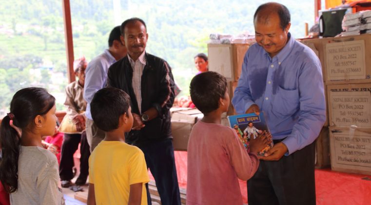 Opt creștini sunt judecați în Nepal pentru că au distribuit Biblii