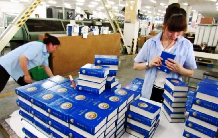 Paradoxul capitalismului – China este cel mai mare producător de Biblii