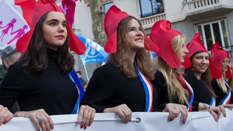 Paris: Zeci de mii au protestat împotriva căsătoriilor între persoanele cu același sex