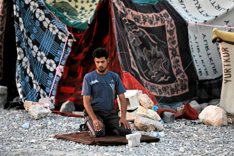 Un pastor creștin de origine kurdă a fost ameninţat cu moartea în taberele de refugiați din Franța
