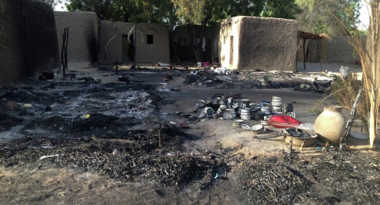 Şaptezeci de case incendiate şi şase oameni răniţi într-un nou al grupării Boko Haram în Nigeria