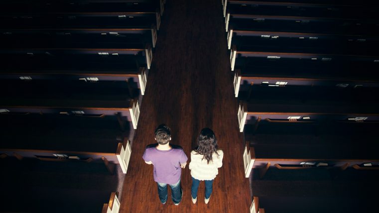 Atitudinea americanilor față de evanghelici rămâne neschimbată, iar cea față de alte grupuri religioase – se îmbunătățește, informează Pew Research