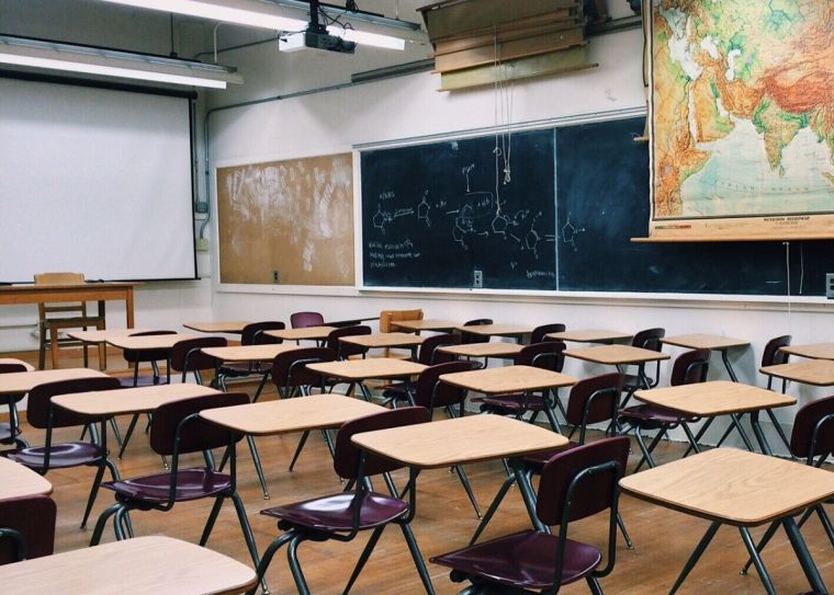 Franța: Profesor suspendat din funcție după ce a citit versete biblice elevilor