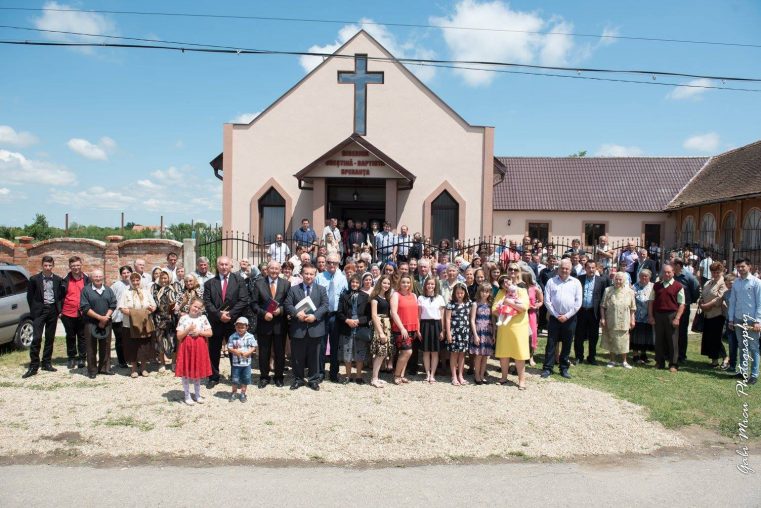 Un grajd a fost transformat în casă de rugăciune