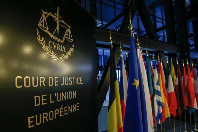 Cazul unui cuplu homosexual format dintr-un român şi un american a ajuns la Curtea Europeană pentru Justiţie