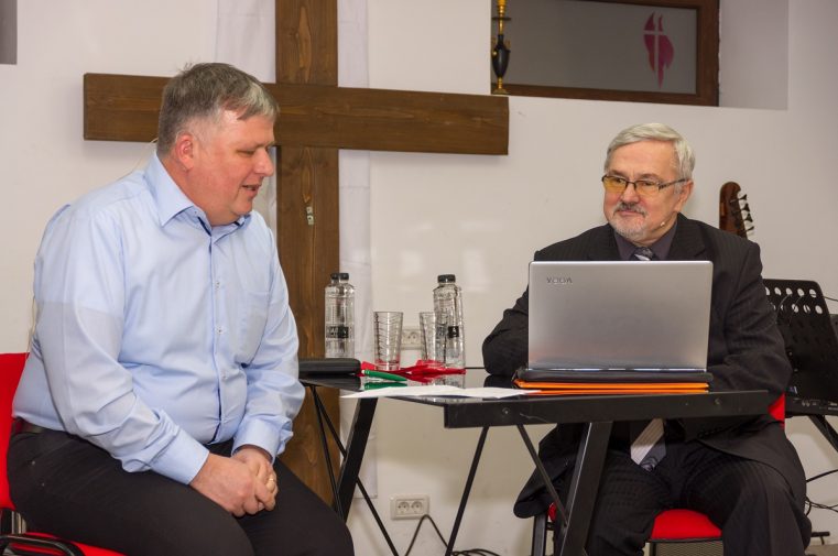 Forumul Dialogos: „Viitorul Bisericii din Orientul Apropiat” cu Dănuț Mănăstireanu la Arad