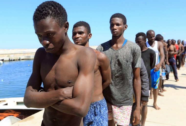 Imigranți africani creștini sunt vânduți pe piețele de sclavi în Libia