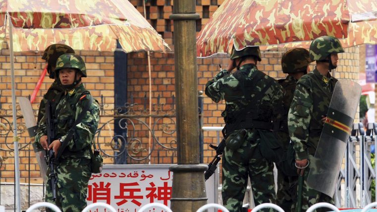 Peste 100 de creştini trimişi în lagăre de reeducare în provincia Xinjiang, China