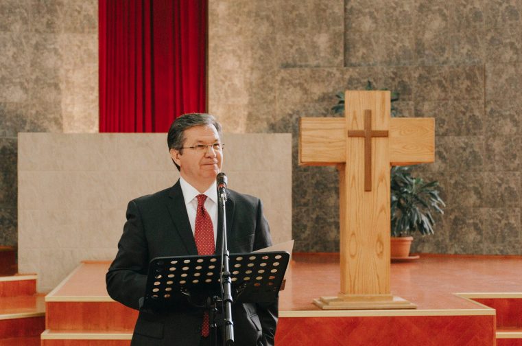 Paul Negruţ: Educație parentală sau manipulare ideologică?