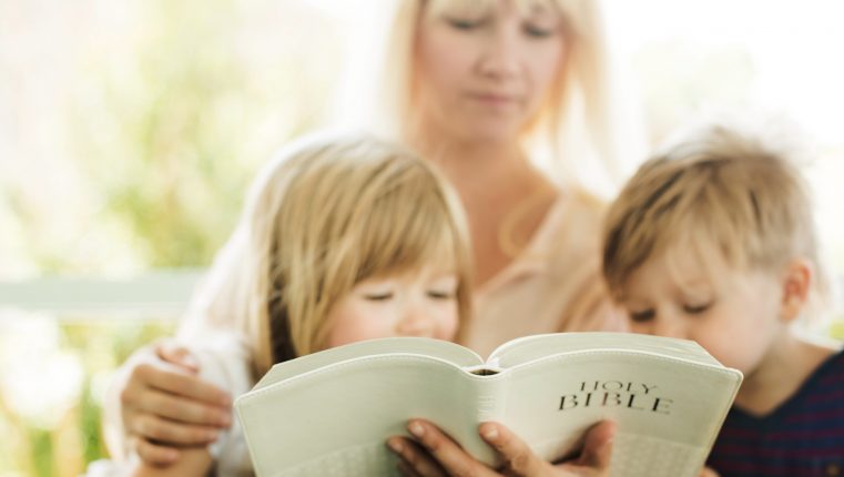 Cum să citeşti Biblia împreună cu copiii tăi