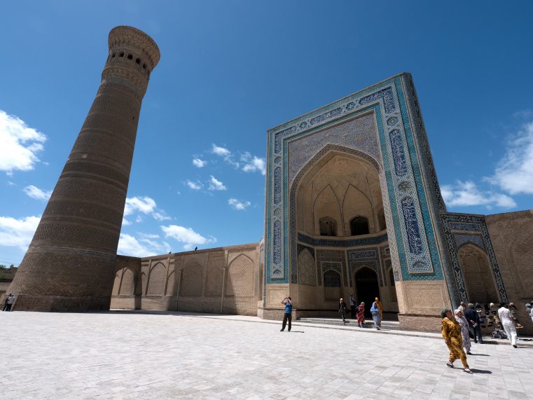 Uzbekistan: Raid militar și ordin de închidere pentru biserica baptistă din Tashkent