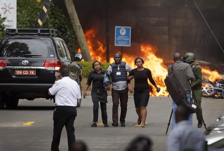 Atac armat comis de extremiști islamici asupra unui hotel din Nairobi