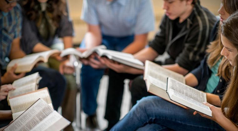 SDR 2019: Rugăciune pentru liderii de studiu biblic
