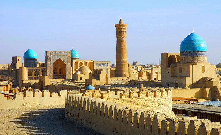 UZBEKISTAN: Un creștin a fost arestat și amendat pentru că a dăruit un Nou Testament