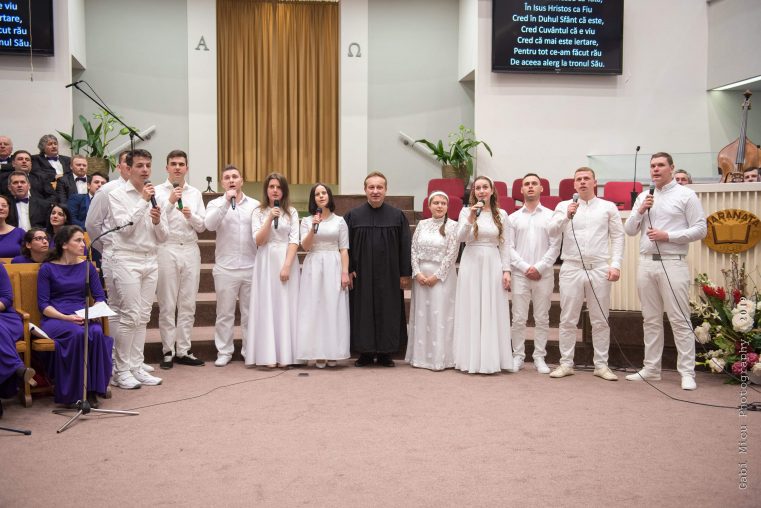 Bucuria mărturiei adusă de haine albe trăită din nou la Biserica „Harul“ din Lugoj