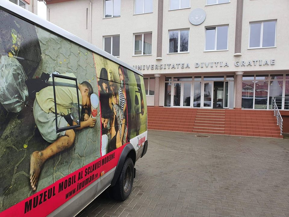Muzeul Mobil al sclaviei moderne a poposit în Republica Moldova!