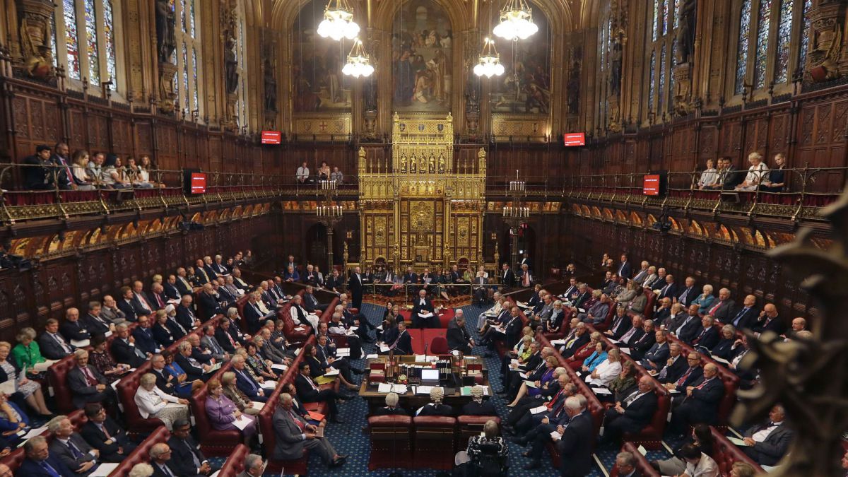 Breaking News: Camera Comunelor din UK a adoptat oficial Brexitul