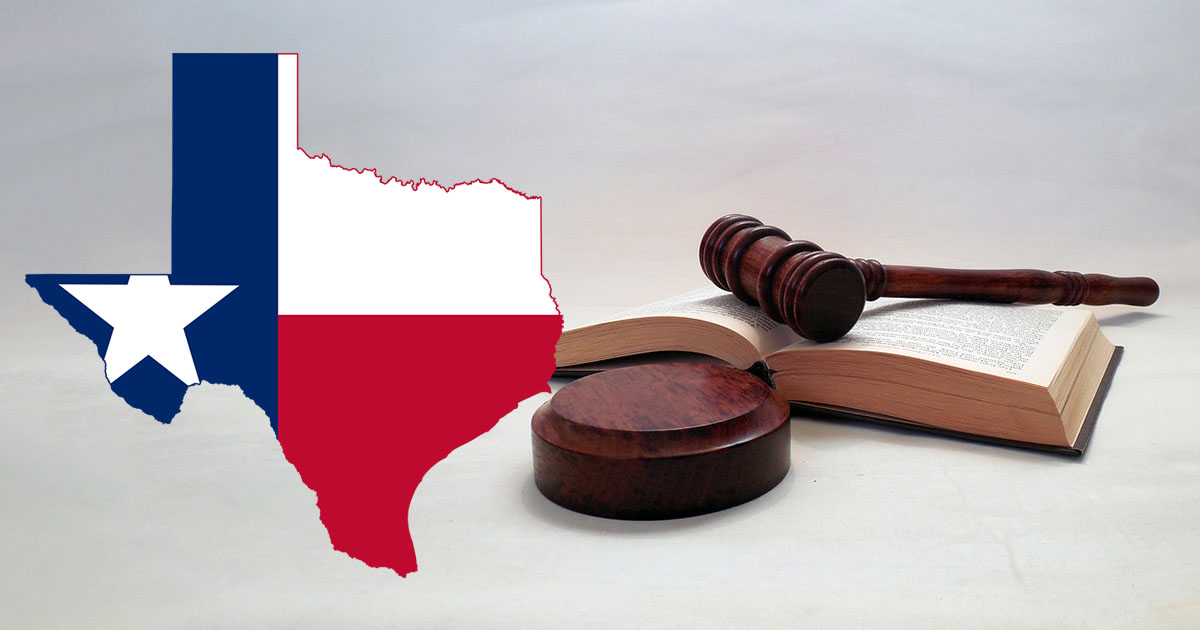O judecătoare creștină a REFUZAT să oficieze căsătorii între persoane de același sex și a dat statul Texas în judecată!