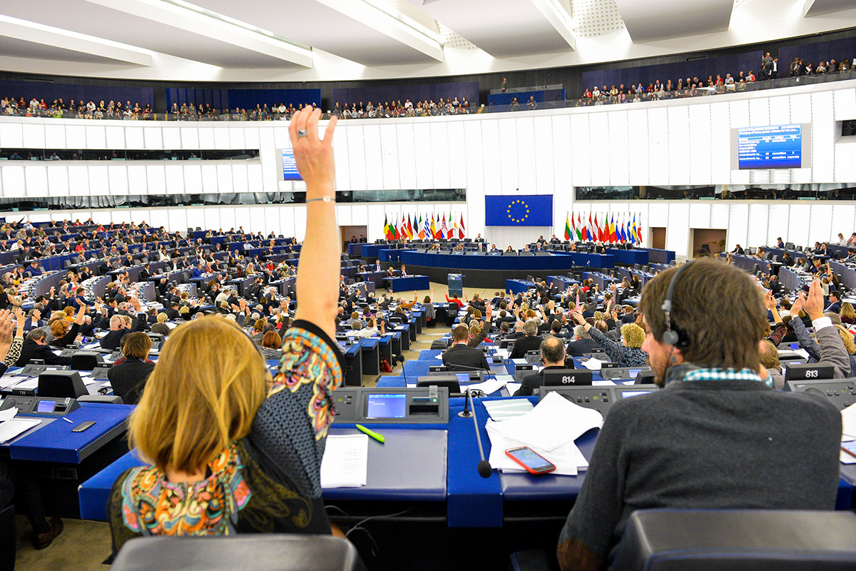 OPINIE: Parlamentul European a adoptat o rezoluție prin care condamnă poziția Poloniei și a României față de manifestările LGBTI