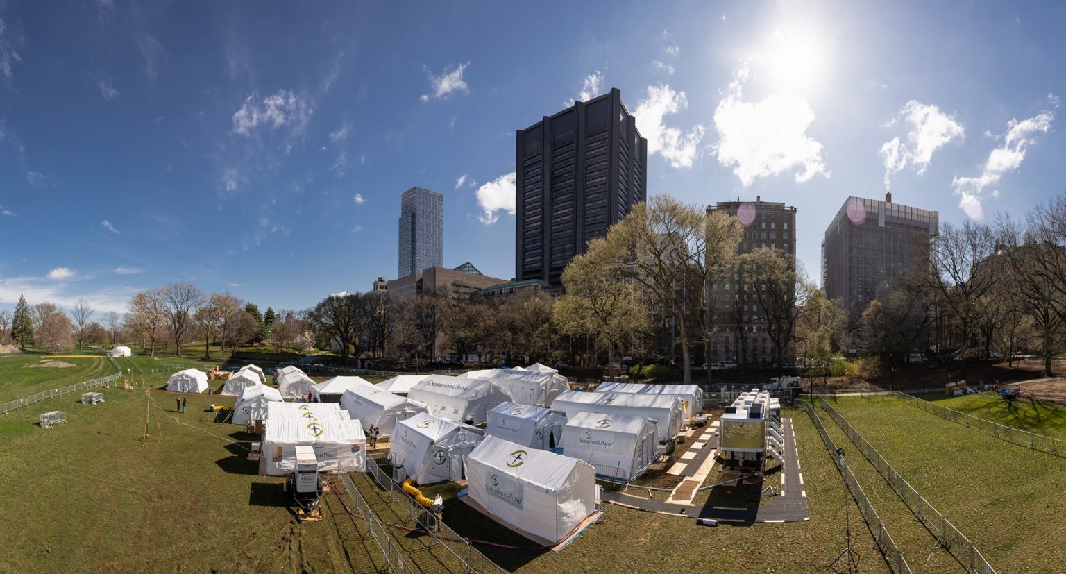 Activiștii LGBTQ sunt împotriva spitalului „Samaritan Purse” din Central Park, New York