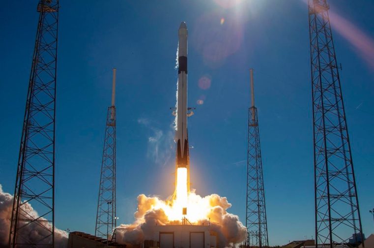 Naveta Spațială a SpaceX a decolat cu succes cu doi americani la bord