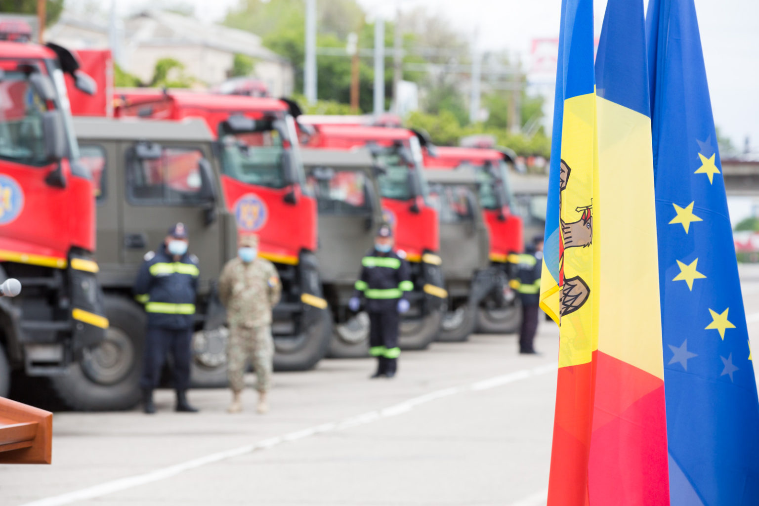 „ROMÂNIA te IUBESC” – Convoiul umanitar întâmpinat de basarabeni în costume naționale la vama Leușeni! (FOTO / VIDEO)