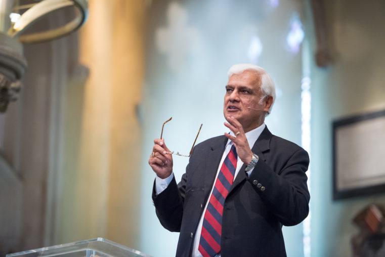 Ravi Zacharias: prognostic sumbru pentru afecţiunea de cancer de care suferă