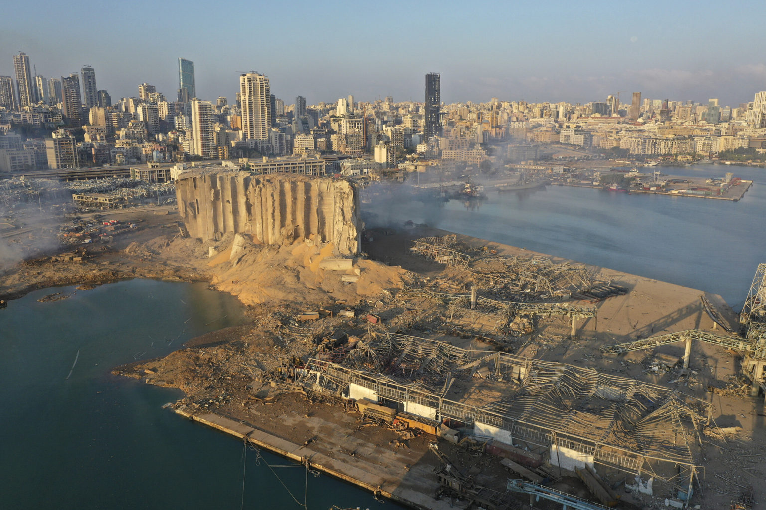 Cifrele dezastrului cauzat de explozia din Beirut, Liban: 135 de decese, 5.000 de răniţi şi peste 300.000 de oameni rămaşi fără locuinţă