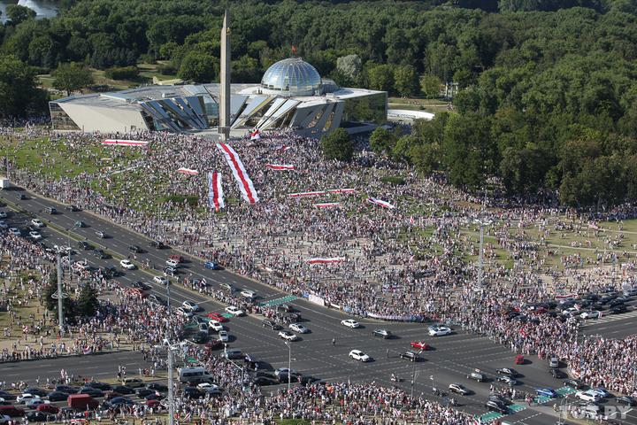 Marșul Libertății a adunat peste 300 de mii de participanți la Minsk, capitala Republicii Belarus (FOTO)