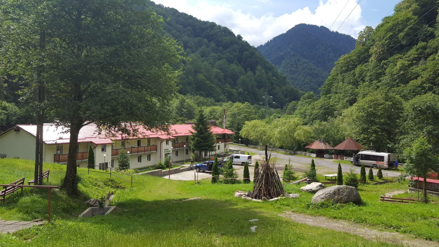 Petrece câteva zile departe de canicula verii în Tabăra Brădățel