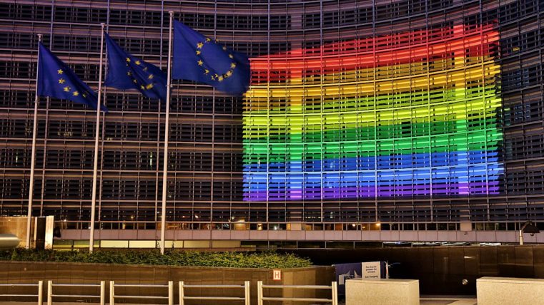 Comisia Europeană îşi intensifică eforturile pentru promovarea drepturilor persoanelor LGBT în U.E.