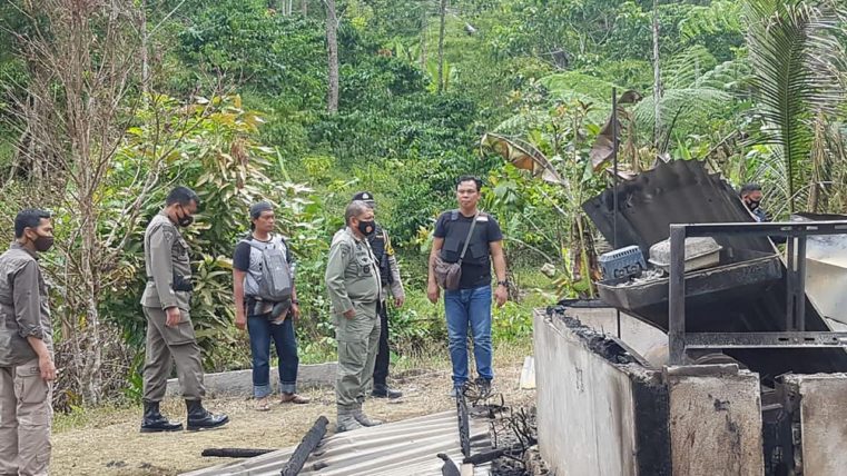 Case incendiate şi patru creştini ucişi într-un atac terorist în Indonezia