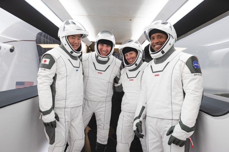 Al doilea zbor al echipajului SpaceX se pregătește pentru decolare – astronauții au ajuns la Centrul Spatial Kenedy