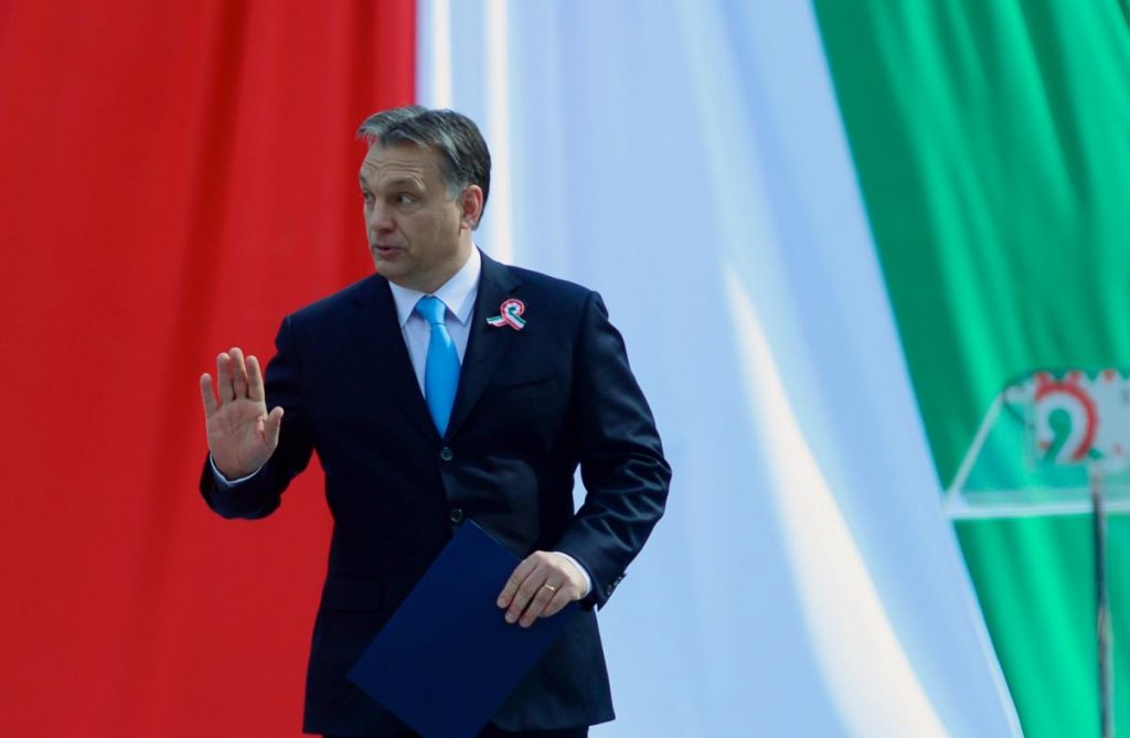 Ungaria a adoptat un proiect de lege care interzice adopția copiilor de cuplurile formate din parteneri homosexuali