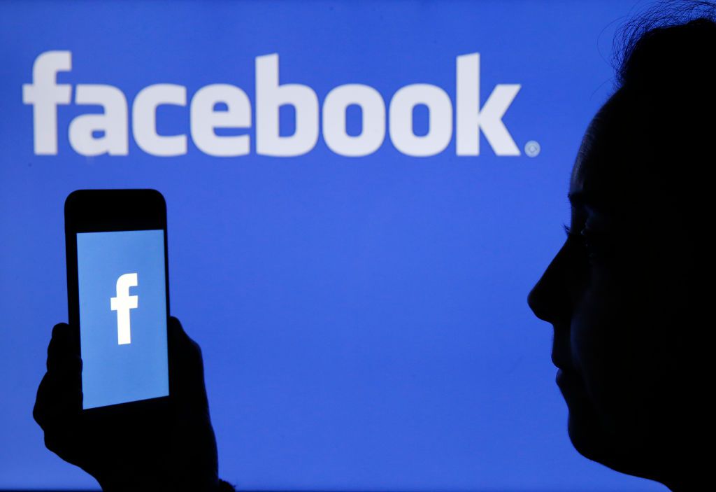 Facebook blochează un profesor pentru o postare în care critică prezenţa persoanelor transgender în armata S.U.A.
