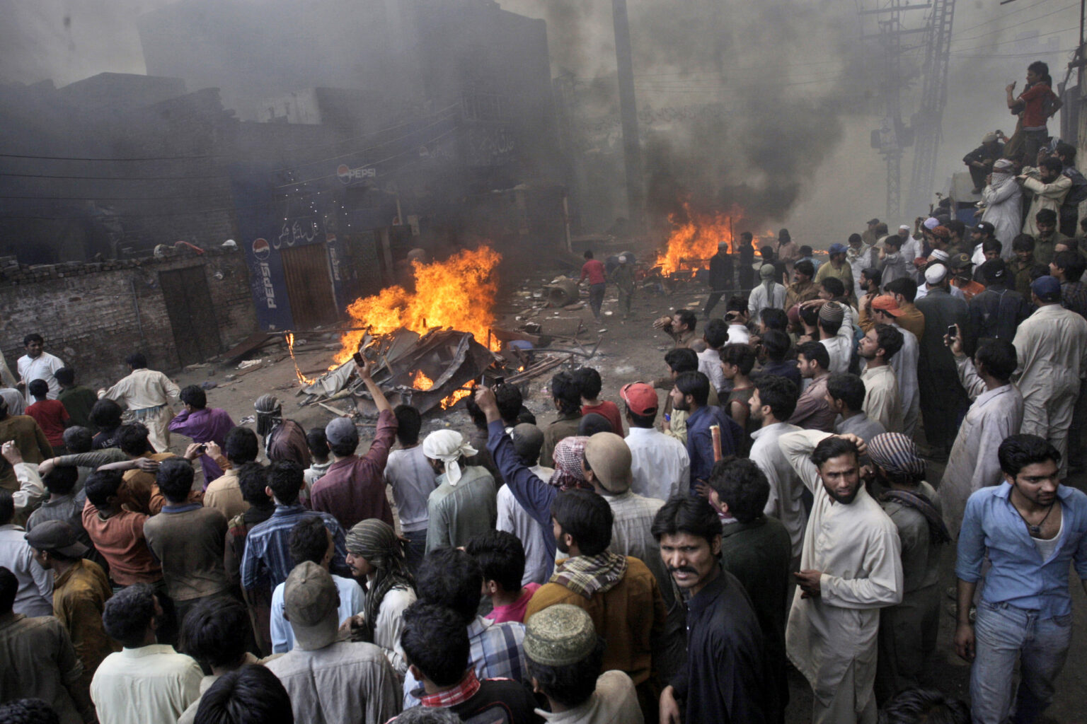 PAKISTAN: Dumnezeu a răspuns la rugăciuni și cuplul creștin acuzat de „blasfemie” a fost achitat