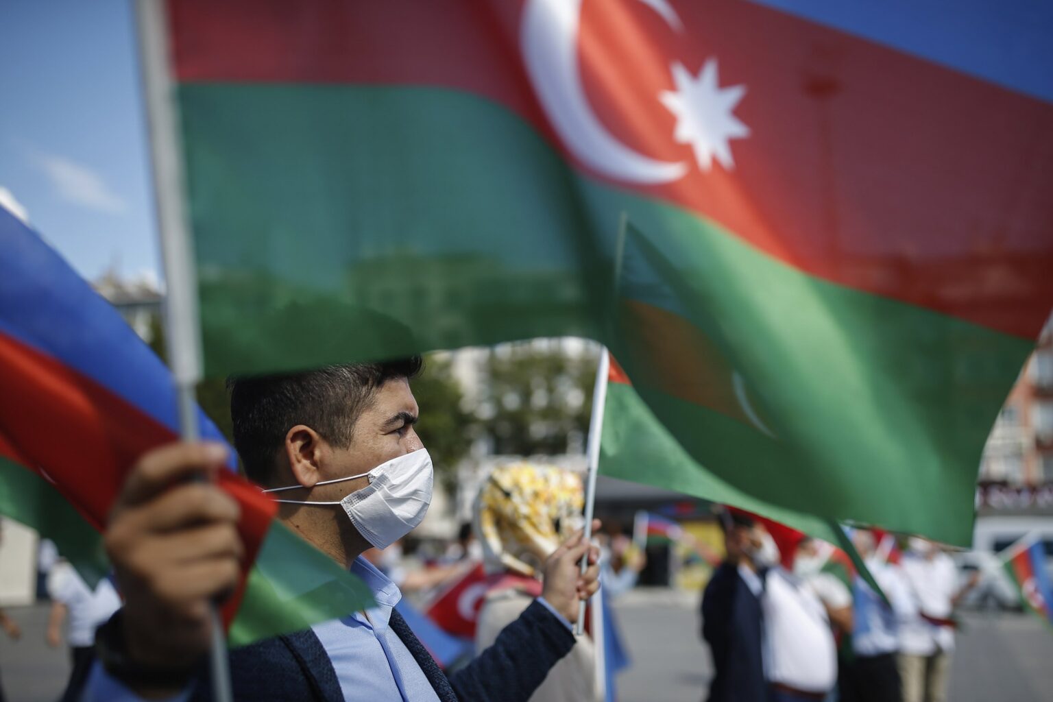 AZERBAIDJAN: Amendamentele la Legea religiei aduc noi restricții în numirea liderilor de biserică și în privința organizării întâlnirilor