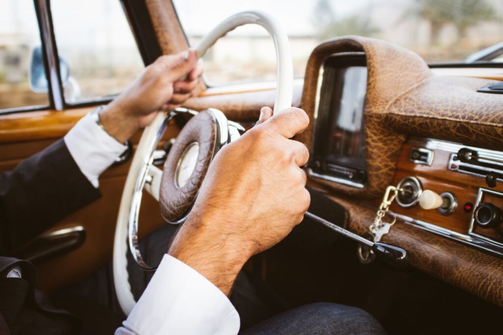 Trei lucruri care ucid un bărbat: banii, puterea și sexul – Partea I