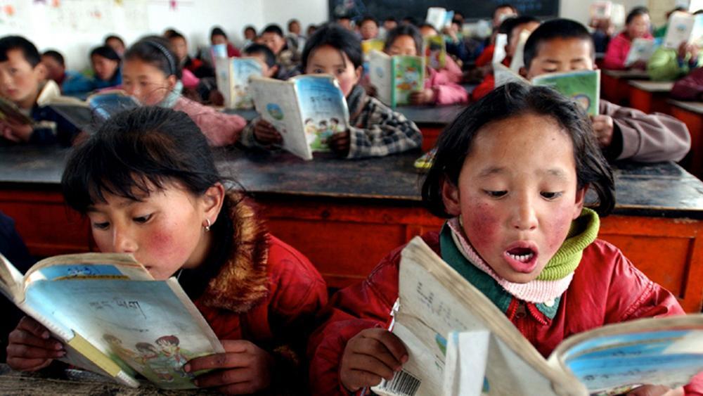 Studenți și profesori arestați după ce autoritățile chineze au asaltat o școala creștină