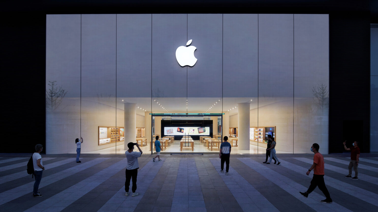 Apple elimină de pe dizpozitivele sale din China aplicațiile pentru Biblie și Coran